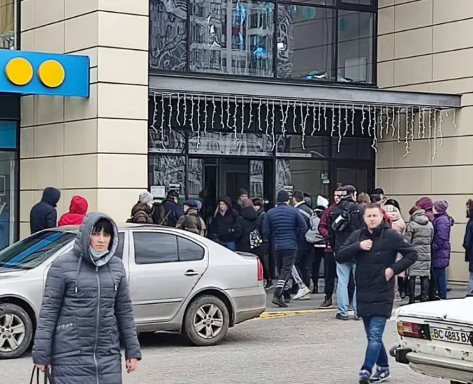 У Львові повідомили про замінування торгового центру та супермаркета