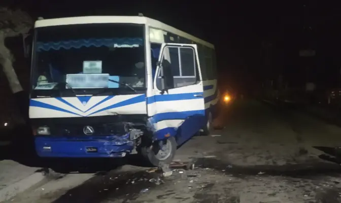 На Львівщині маршрутка зіткнулася з авто. Загинула людина