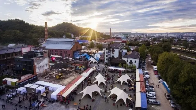 Через карантин львівська мережа ресторанів !Fest відправляє частину працівників у вимушені відпустки