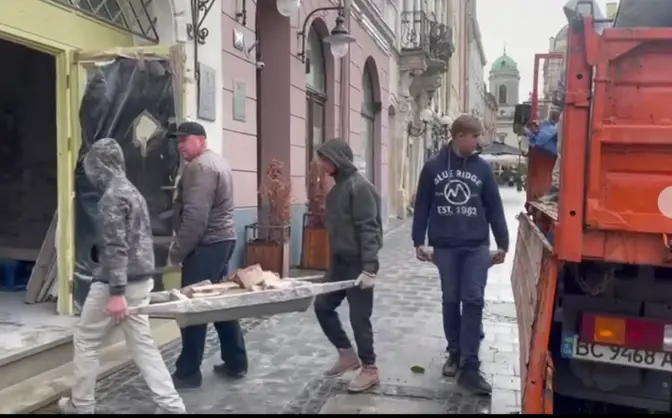 На площі Ринок у Львові виявили самовільну реконструкцію пам’ятки архітектури