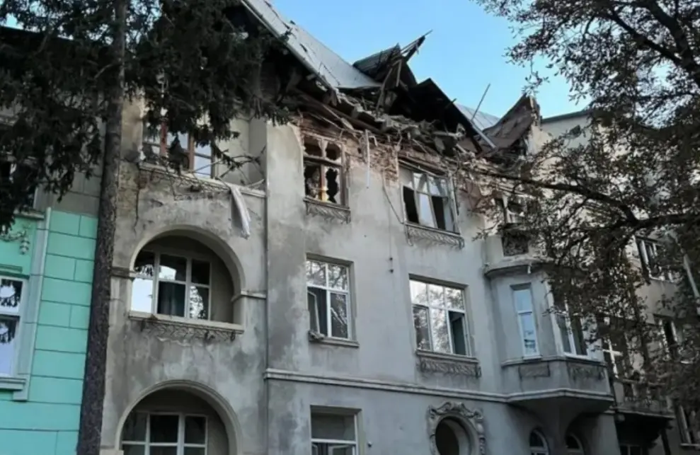 Будинок на вул. Коновальця, 44, який постраждав від російської атаки 4 вересня 2024 року / зі сторінки Андрія Садового