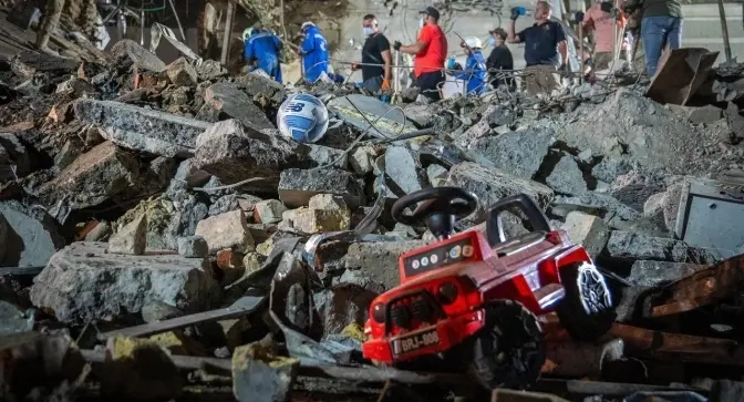 Кількість постраждалих у Києві зросла до 117. Під завалами знайшли тіло дитини