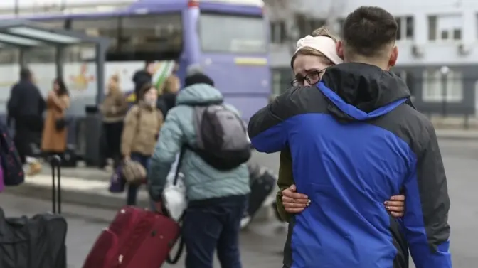 Потрібні біотуалети, рації та каремати. Яка ситуація у чергах до кордону з Польщею