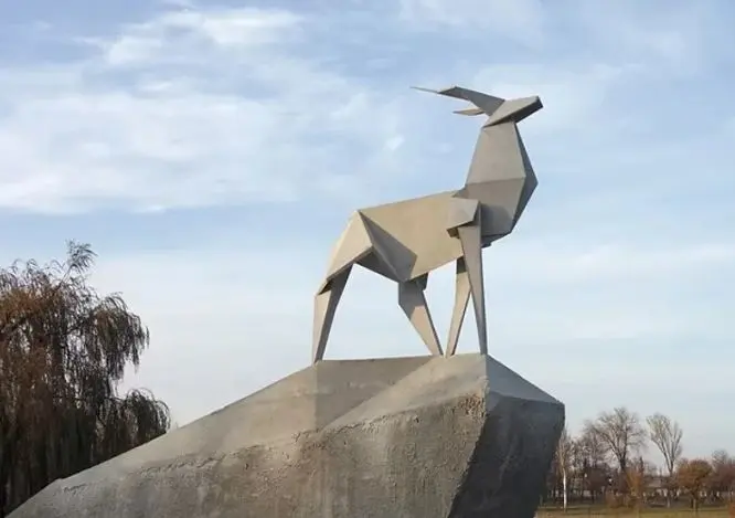 Скульптура «Оригамі Олень»