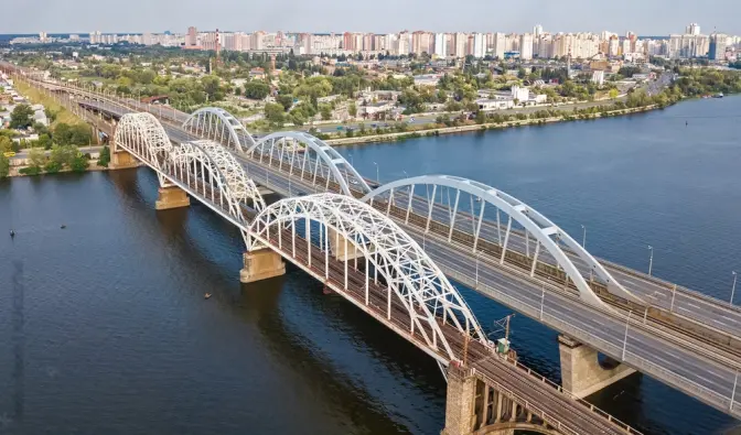 Транспортні експерти прорахували ефективність нових з’їздів з Дарницького мосту. Що зміниться для киян