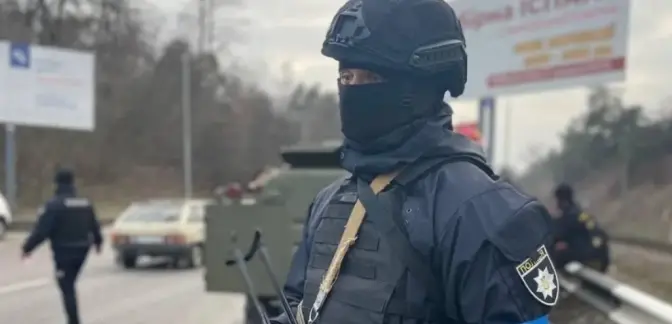 У Львові правоохоронці затримали чотирьох підозрілих осіб