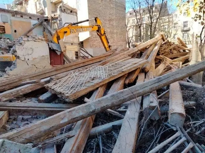 Під час перевірки демонтажу вілли на вулиці Коновальця не виявили порушень