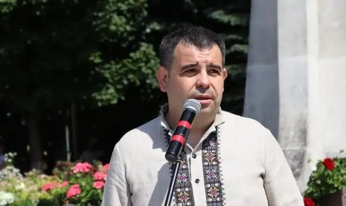 Депутата Львівської облради, що ще в березні виїхав з України, урешті позбавили мандата