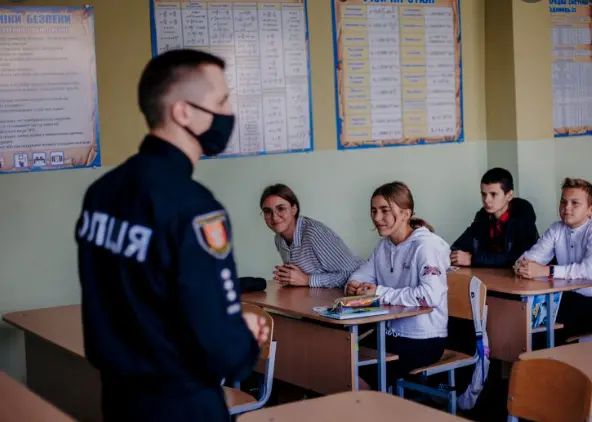 На Київщині за деякими школами закріплять патрулі