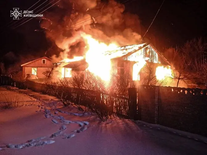 Пожежа на Київщині: у вогні загинули мати та двоє дітей