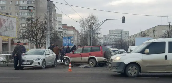 Ситуація на дорогах Львова: ДТП на перехресті Хмельницького-Грінченка