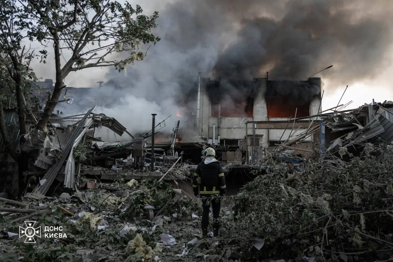 Поліція показала перші хвилини після масованого удару РФ по Києву: відео