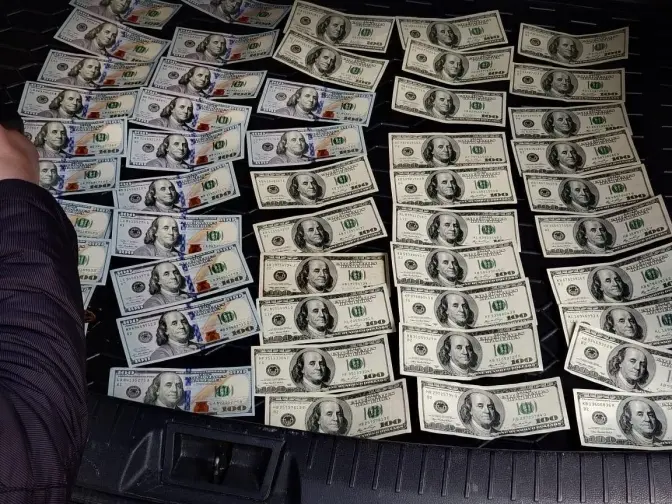 Посадовця Міносвіти викрили на хабарі в 300 тисяч гривень