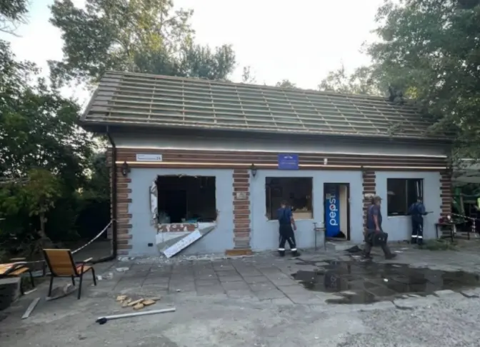 На Трухановому острові знесли незаконні кафе