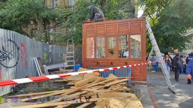 У Львові стався конфлікт під час демонтажу МАФу на площі Галицькій. Фото, відео