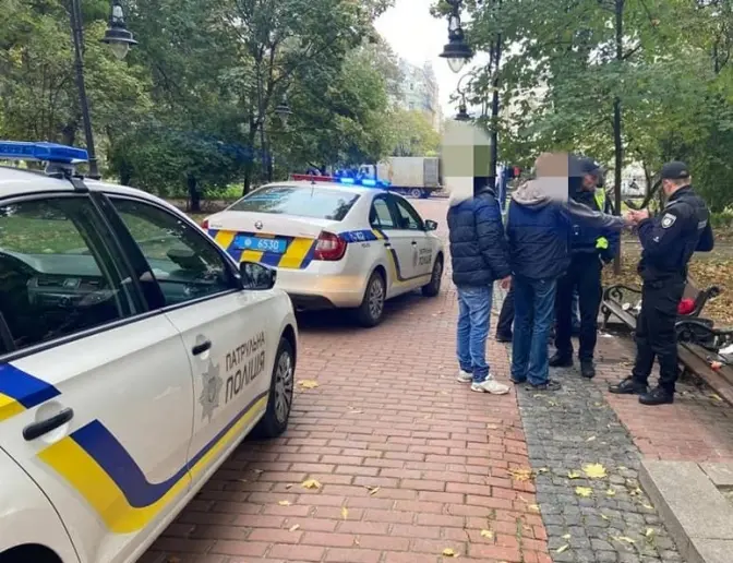У парку Франка в центрі Львова нетверезі вчинили стрілянину