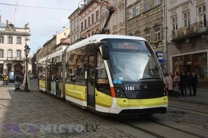 У Львові шукають водіїв електротранспорту. Яку зарплату пропонують
