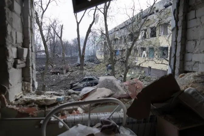 Греція готова відбудувати розбомблений пологовий будинок у Маріуполі