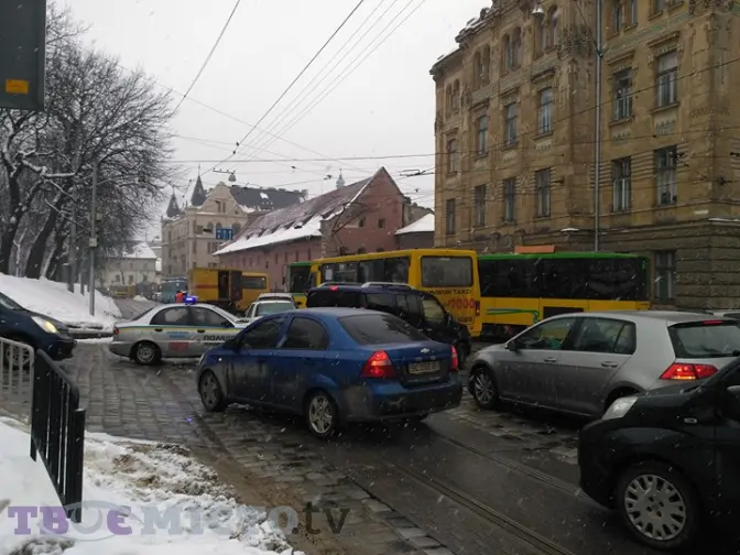 Ситуація на дорогах Львова: затор на Підвальній