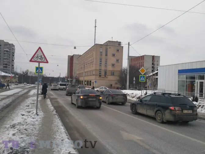 Ситуація на дорогах Львова: ДТП біля Сихівського моста