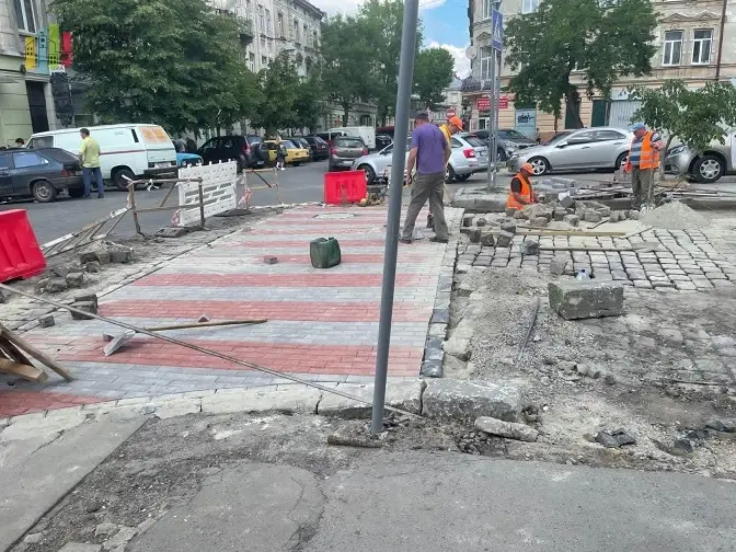 У Львові ремонтують площу Липневу, тепер там буде бруківка