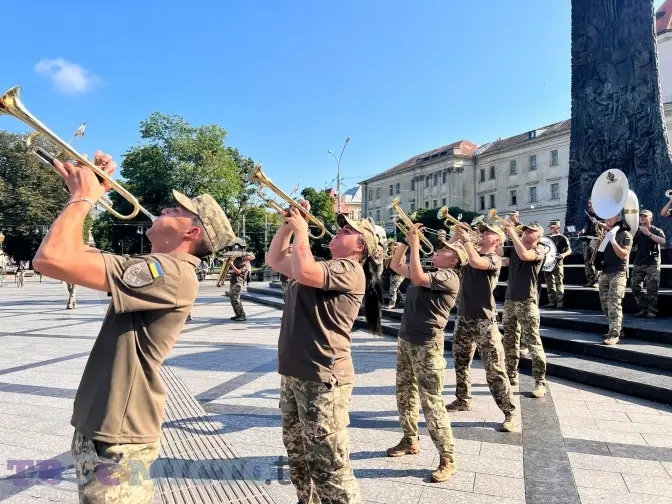 У Львові до Дня незалежності США виступив військовий оркестр. Відео