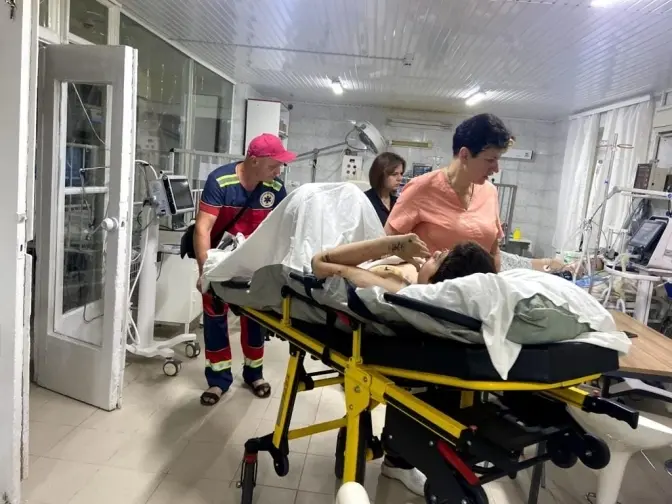 До Львова реанімобілями транспортували двох дітей, які стали жертвами ракетного удару на Одещині