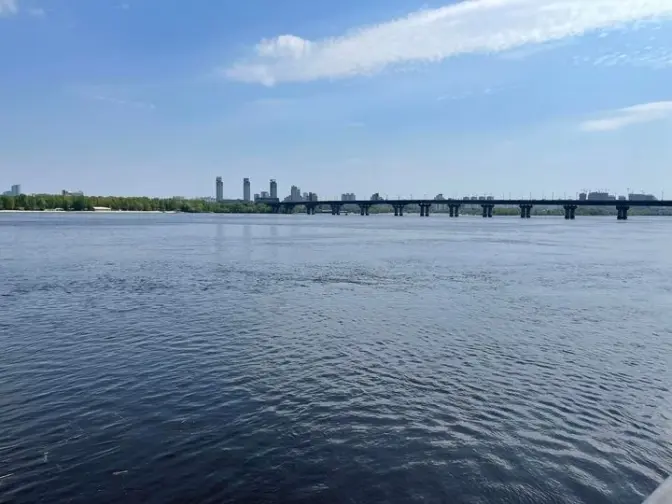 Киян закликають не купатися на низці міських пляжів. Перелік