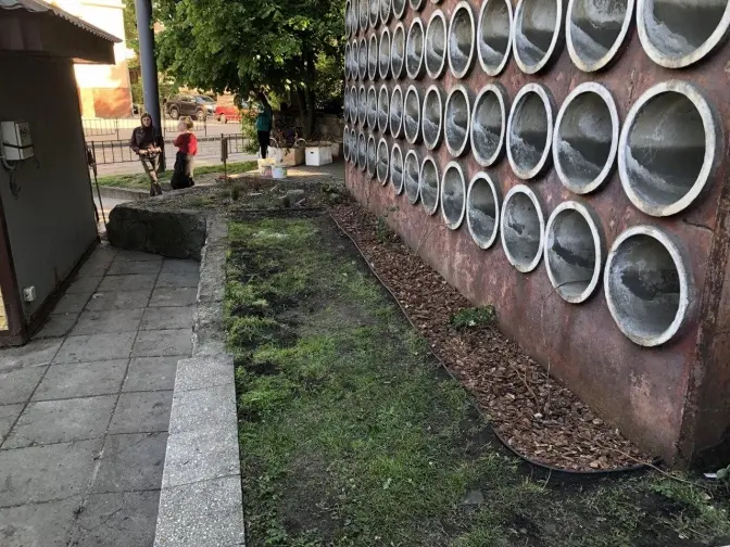 На перехресті Бандери – Чупринки у Львові облаштували дощовий садок. Фото