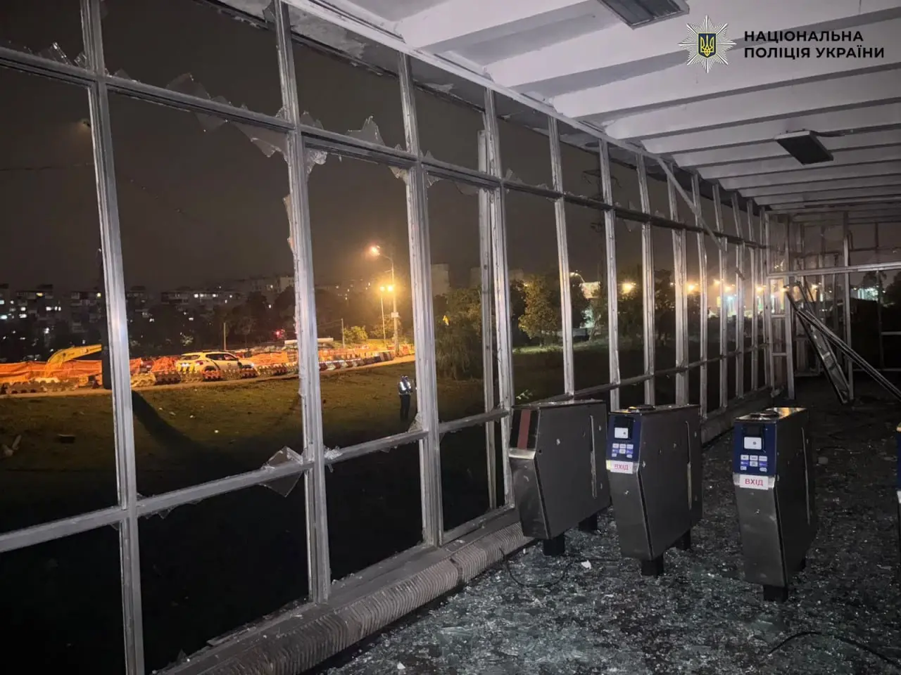 Пошкоджена станція метро "Чернігівська". Фото: Нацполіція