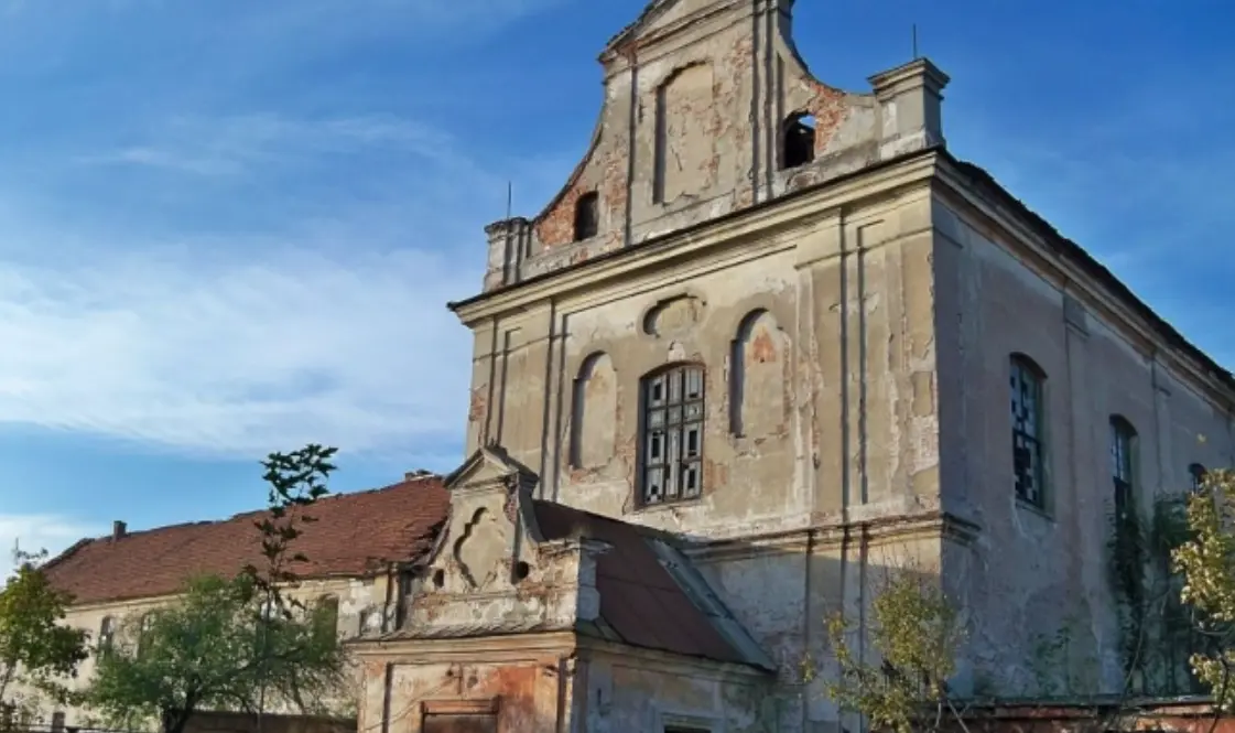 Костел святого Михайла та монастир реформатів у Раві-Руській / Фото: Neovitaha777