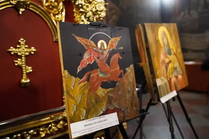 У Михайлівському соборі відкрили виставку ікон на ящиках з-під набоїв