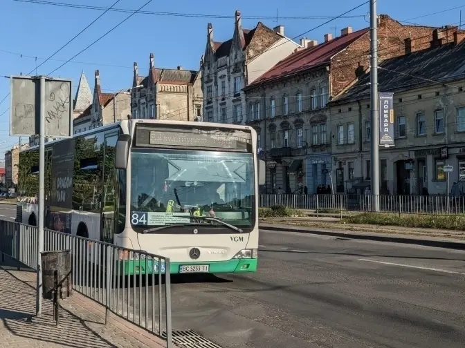 Під час хвилини мовчання транспорт на Львівщині повинен зупинятись. Ухвалили рішення