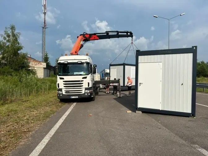 На пункті пропуску «Краковець-Корчова» облаштували тимчасовий термінал для оформлення автівок