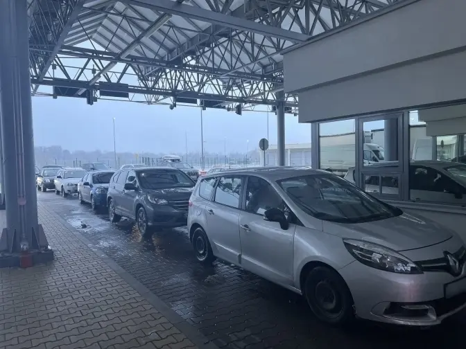 У трьох пунктах пропуску на Львівщині є черги з авто. Де найбільші