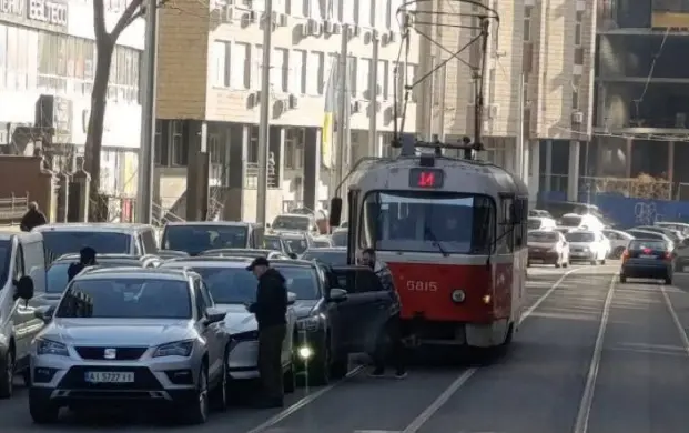 Активісти назвали ремонт Глибочицької у Києві "повним провалом"