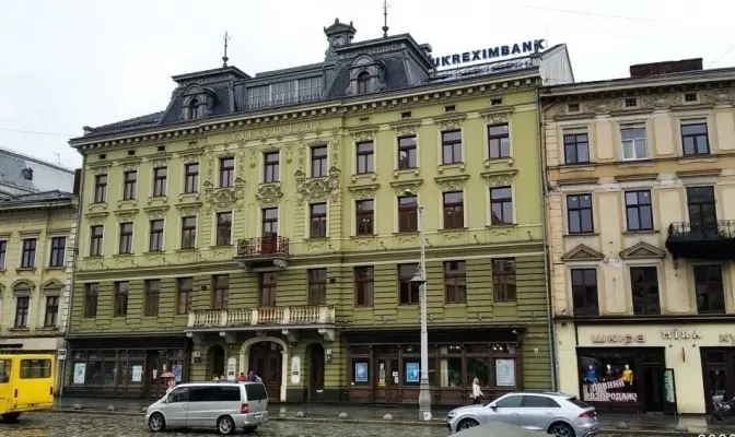 Будівлю на площі Міцкевича у центрі Львова втретє виставили на продаж