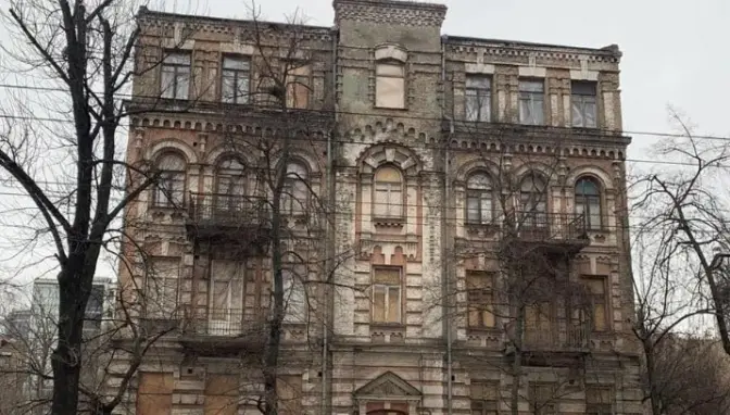 В Києві скасували аукціон на реставрацію пошкодженої обстрілом пам'ятки на Жилянській