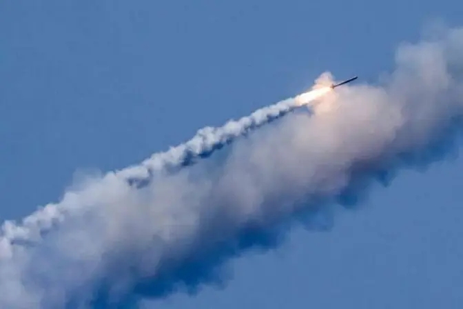 Масштабна повітряна тривога по Україні. Куди летіли ракети