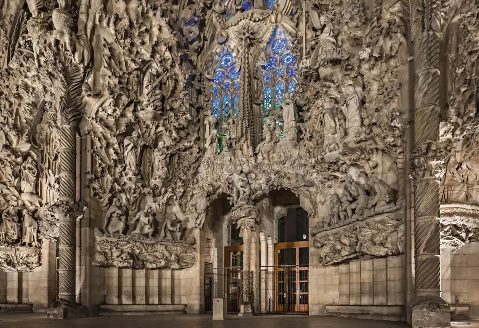 Храм Гауді створює відчуття лісу / фото Consell Antoni Gaudi.