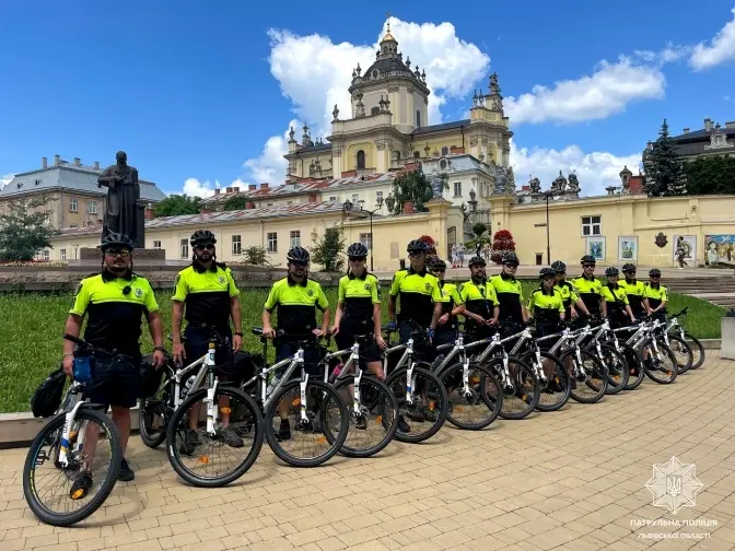 Львівські велопатрульні за сезон затримали понад 300 пішоходів-порушників