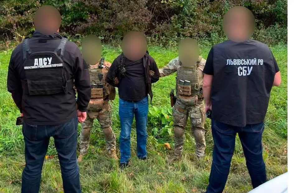 У Львові затримали організатора каналу втечі військовозобов'язаних за кордон / фото поліції