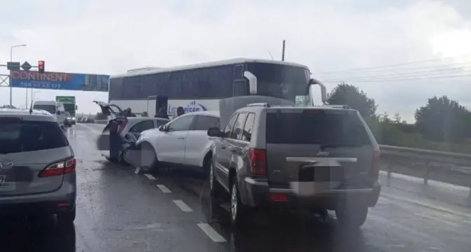 Унаслідок зіткнення 5 автівок ускладнений рух на об'їзній дорозі Львова