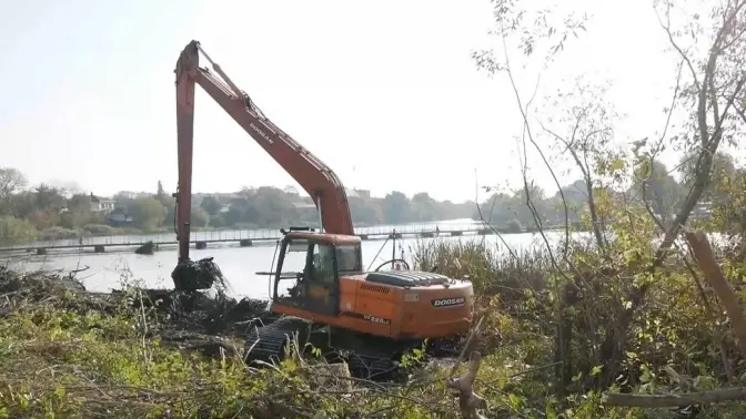 У Білій Церкві розчищають прибережну зону річки Рось