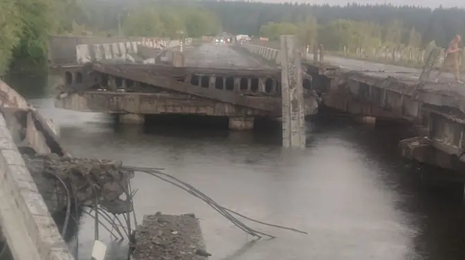 На Київщині внаслідок удару блискавки зруйновано міст. Є загиблий