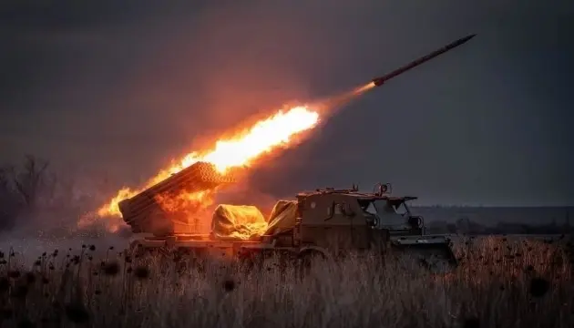 Українські захисники знищили 920 росіян та десятки артсистем і дронів