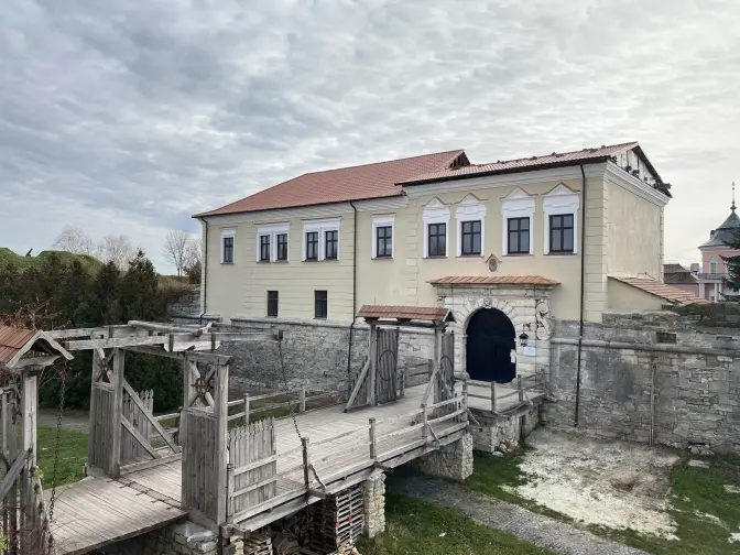 На Львівщині відреставрували замок, який пошкодила російська ракета