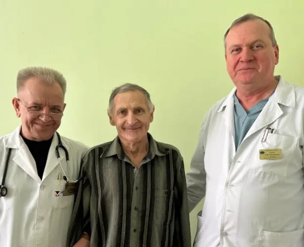 Львівські лікарі вперше видалили уражену легеню пацієнту, не розкриваючи грудну клітку