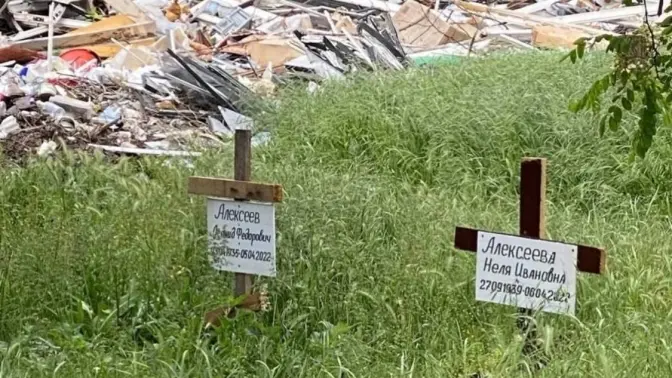 У Маріуполі знайшли ще одну братську могилу – у ній понад 100 тіл