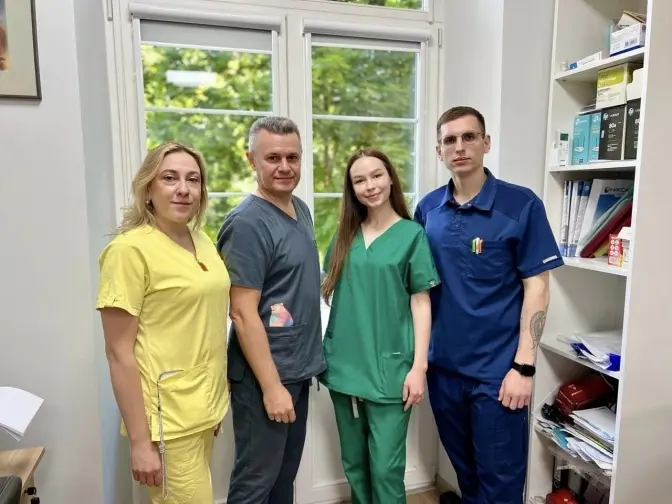 Львівські лікарі вилікували дівчинку з нетиповою формою кашлюку
